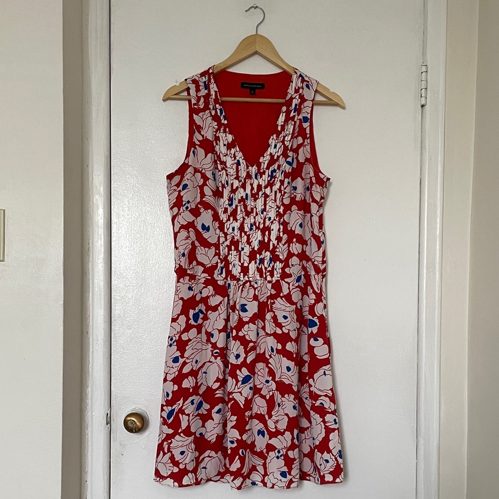 Banana Republic Red Floral V-Neck Sleeveless Dress - Classic Summer Style